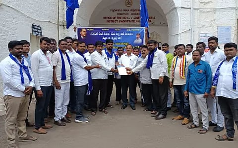 Narayanaswamy should be removed from his position of vipa.