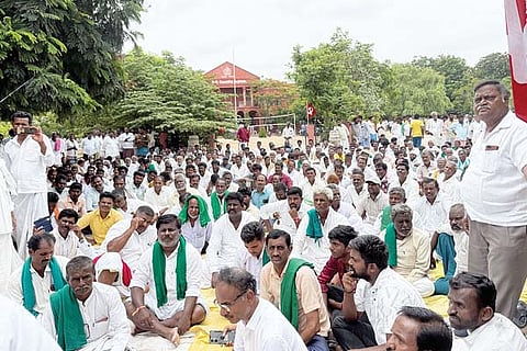 Sindhanour formars protest
