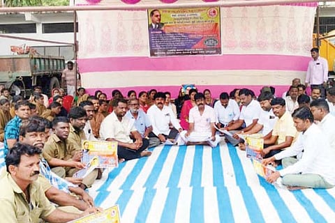 Sindhanour muncipal workers protest
