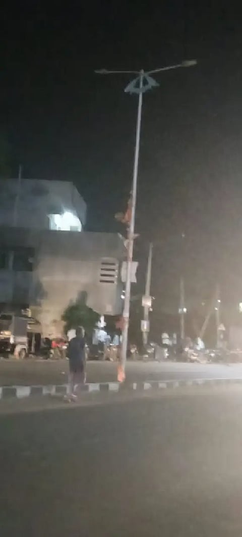 Street lights that don't give light!