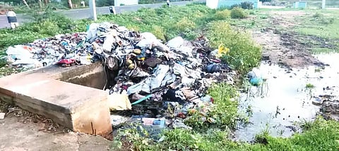 The municipality is filling the drain with garbage!