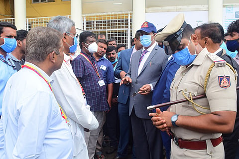 Upalokayukta visits MIMS Mandya