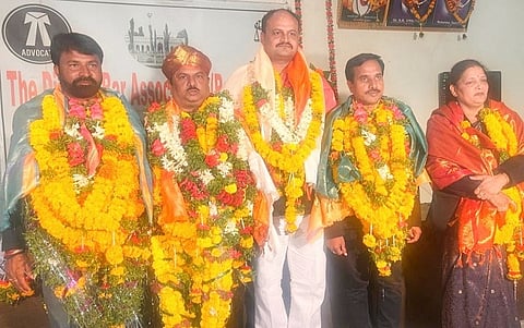 Vakilar Sang