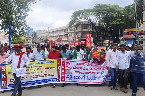 dvg-Jctu-protest.jpg