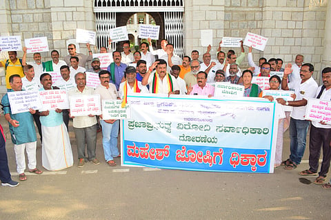 protest against Mahesh Joshi Mandya