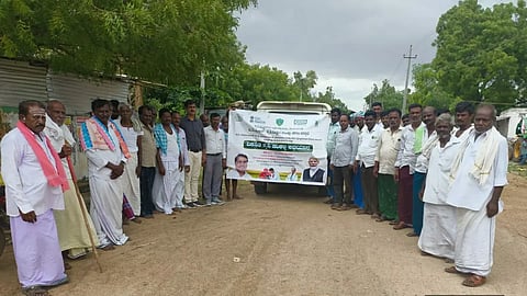 ಕುರುಗೋಡು ತಾಲೂಕಿನ ಕ್ಯಾದಿಗೆಹಾಳನಲ್ಲಿ ವಿಕಸಿತ ಕೃಷಿ ಸಂಕಲ್ಪ ಅಭಿಯಾನ ನಡೆಸಲಾಯಿತು. ಕೃಷಿ ಅಧಿಕಾರಿ ಎಂ.ದೇವರಾಜ್, ಕೃಷಿ ವಿಜ್ಞಾನಿಗಳಾದ ಡಾ.ರವಿ, ಡಾ.ಆನಂದ, ಗೆಣಿಕೆಹಾಳ ಗ್ರಾಪಂ ಅಧ್ಯಕ್ಷೆ ನಾಗವೇಣಿ ದೊಡ್ಡಬಸವ, ಪ್ರಮುಖರಾದ ದೊಡ್ಡಬಸಪ್ಪ, ಅನುವುಗಾರ ಮಲ್ಲಪ್ಪ ಇದ್ದರು.