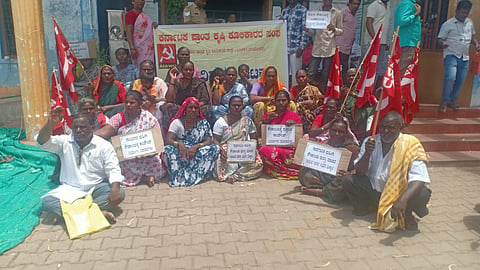 district koppal city gandhinagar toilet issue protest