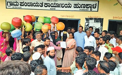 09dhp01 protest