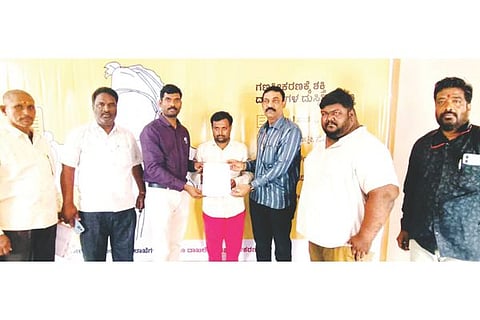 12 MANVI 04
