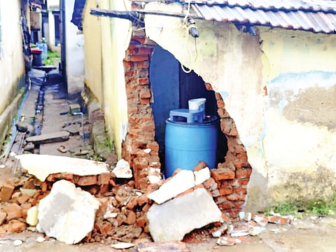 17mdk15 House Collapse