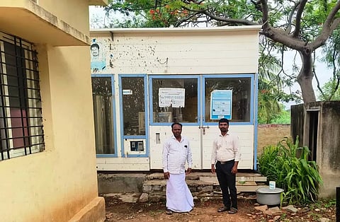 ಕನಕಗಿರಿ ತಾಲೂಕಿನ ಕಲಕೇರ ಗ್ರಾಮದ ಪಾಳುಬಿದ್ದ ಶುದ್ಧ ಕುಡಿವ ನೀರಿನ ಘಟಕವನ್ನು ಪಿಡಿಒ ಲಕ್ಷ್ಮಣ ಪರಿಶೀಲಿಸಿದರು.