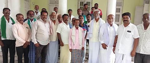 ಮದ್ದೂರು ತಾಲೂಕಿನ ಚಾಮನಹಳ್ಳಿ, ಗೊರವನಹಳ್ಳಿ, ಗೆಜ್ಜಲಗೆರೆ ಹಾಗೂ ಸೋಮನಹಳ್ಳಿ ಗ್ರಾಮ ಪಂಚಾಯಿತಿ ವ್ಯಾಪ್ತಿಯ ಗ್ರಾಮಗಳನ್ನು ಮದ್ದೂರು ನಗರಸಭೆಯಿಂದ ಕೈಬಿಡುವಂತೆ ಒತ್ತಾಯಿಸಿ ವಿವಿಧ ಗ್ರಾಮಗಳ ಮುಖಂಡರು ಸಭೆ ನಡೆಸಿದರು. ಗೊರವನಹಳ್ಳಿ ಪ್ರಸನ್ನ, ಜಿ.ಸಿ.ಮಹೇಂದ್ರ, ಅಂದಾನಿ, ಸಿದ್ದರಾಜು, ಲಿಂಗಪ್ಪಾಜಿ, ಜಿ.ಎ.ಶಂಕರ್ ಇತರರು ಇದ್ದರು.