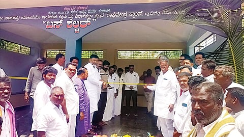 ಸಿಂಧನೂರು ತಾಲೂಕಿನ ತುರ್ವಿಹಾಳದ ರಾಘವೇಂದ್ರಕ್ಯಾಂಪ್‌ನಲ್ಲಿ ಬಸ್ ಶೆಲ್ಟರನ್ನು ಶಾಸಕ ಆರ್.ಬಸನಗೌಡ ತುರ್ವಿಹಾಳ ಉದ್ಘಾಟಿಸಿದರು. ಪಪಂ ಅಧ್ಯಕ್ಷ ಶಾಮೀದ್‌ಸಾಬ್ ಚೌಧರಿ, ಸದಸ್ಯ ಶರಣಪ್ಪ ಹೊಸಗೌಡ್ರ, ಪ್ರಮುಖರಾದ ಮಲ್ಲನಗೌಡ ದೇವರಮನಿ, ಮೌಲಪ್ಪಯ್ಯ ಗುತ್ತೇದಾರ, ವೀರಭದ್ರಗೌಡ, ಎಂ.ಡಿ.ಫಾರೂಕ್‌ಸಾಬ್ ಖಾಜಿ, ಅಬೂತ್‌ರಾಬ್ ಇತರರಿದ್ದರು.