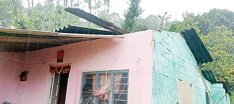 ಭಾರಿ ಮಳೆಗೆ ಮನೆಗೆ ಹಾನಿ