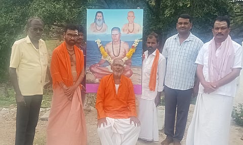 ಕವಿತಾಳ ಸಮೀಪದ ಆದಯ್ಯ ಅಮರಯ್ಯ ದೇವಸ್ಥಾನದಲ್ಲಿ ಶ್ರದ್ಧಾನಂದ ಸ್ವಾಮೀಜಿ ನೇತೃತ್ವದಲ್ಲಿ ಅಮಾವಾಸ್ಯೆ ನಿಮಿತ್ತ ವಿಶೇಷ ಪೂಜೆ ನೆರವೇರಿಸಲಾಯಿತು. ಪ್ರಮುಖರಾದ ವಿಶ್ವನಾಥ ಸ್ವಾಮಿ ಸಾಲಿಮಠ, ವೀರೇಶ ಪಾಟೀಲ್, ಅಶೋಕ ಔಜಿ, ರಮೇಶ, ನಾಗರಾಜ ಇದ್ದರು.