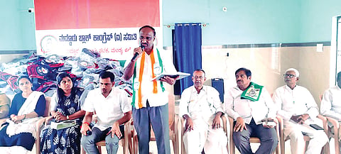 ಸಭೆಯಲ್ಲಿ ಕಾಂಗ್ರೆಸ್ ಜಿಲ್ಲಾಧ್ಯಕ್ಷ ಸಿ.ಡಿ.ಗಂಗಾಧರ್ ಮಾತನಾಡಿದರು. ಚಲುವರಾಜು, ಮಮತಾ ಶಂಕರೇಗೌಡ, ಮೋಹನ್‌ಕುಮಾರ್, ರಾಮಕೃಷ್ಣ ಇತರರು ಇದ್ದರು.