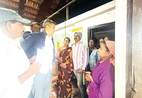 ಕಾಳಜಿ ಕೇಂದ್ರಕ್ಕೆ ಪೊನ್ನಣ್ಣ ಭೇಟಿ