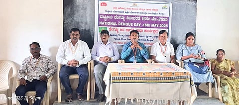 ಅಳವಂಡಿ ಎಸ್‌ಎಸ್‌ಪಿಯು ಕಾಲೇಜಿನಲ್ಲಿ ಡೆಂೆ ಜನ ಜಾಗೃತಿ ಕಾರ್ಯಕ್ರಮದಲ್ಲಿ ಜಿಲ್ಲಾ ಕೀಟಜನ್ಯ ರೋಗ ಸಲಹೆಗಾರ ಕೆ.ರಮೇಶ, ಆರೋಗ್ಯ ನೀರಿಕ್ಷಣಾ ಅಧಿಕಾರಿಗಳಾದ ಬೀಮಣ್ಣ, ಅಬ್ಬಾಸ್, ರವೀಂದ್ರ ಕಮ್ಮಾರ, ಹಿರಿಯ ಶಿಕ್ಷಕ ಹನುಮಂತ ಲಮಾಣಿ ಇತರರಿದ್ದರು.