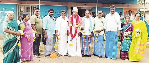  ರಾವಣಿ ಡೇರಿ ಅಧ್ಯಕ್ಷರಾಗಿ ರಮೇಶ ಅವಿರೋಧವಾಗಿ ಆಯ್ಕೆಯಾದರು. ಎಂ.ಎಲ್.ಬಸವರಾಜು ಮಲ್ಲೇಶ, ಮರಿಮಾದಯ್ಯ, ಆರ್.ಸಿ.ವೆಂಕಟೇಶ್, ಎನ್.ಶೋಭಾ, ಶಿವರಾಜು,  ನಾಗಮ್ಮ, ಭಾರತಿ, ಸುರೇಶ ಇದ್ದರು. 
