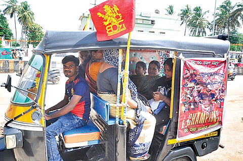 ಆರ್‌ಸಿಬಿ ಅಭಿಮಾನಿಯಿಂದ ಉಚಿತ ಆಟೋ ಸೇವೆ