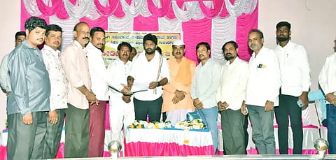 Appeal for improvement of weavers' welfare