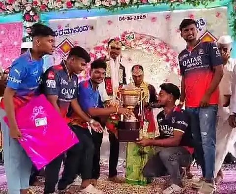 Couple weds in RCB jersey