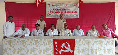 Distribute title deeds to Bagarhukum cultivators