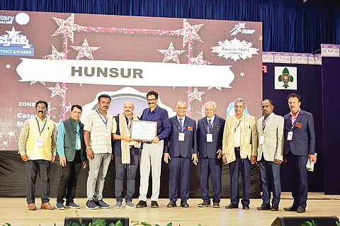 HUN-JUNE-30-2(ROTARY AWARD)