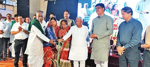 Itishree to the factory-sugarcane growers dispute