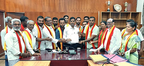 Kannada Sena demands to save government school Mandya
