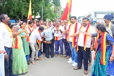 Karave protest against Kamal Haasan Mandya