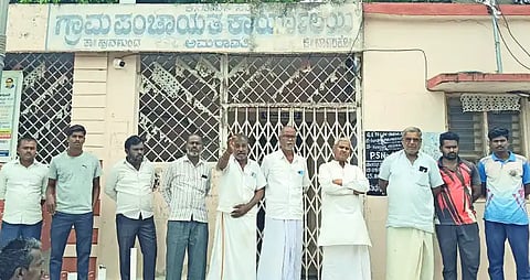 Protest by locking the Gram Panchayat office