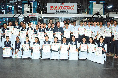 Reading newspapers improves general knowledge