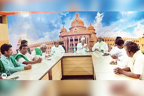 Sindhanour formars meeting to mla