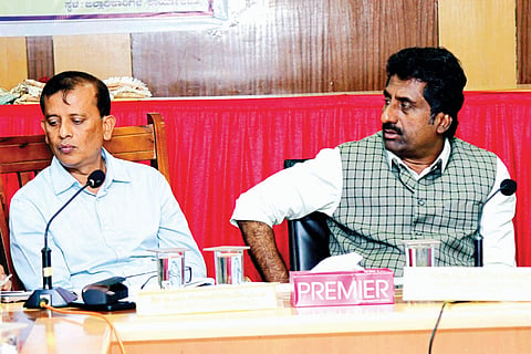 dvg-minister-reveiw-meeting.jpg