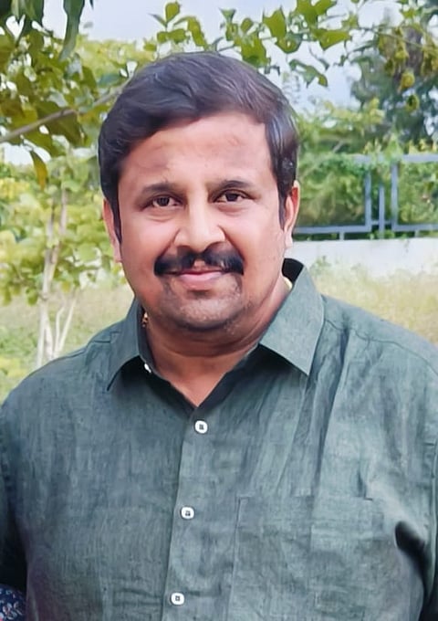 04M.D.R.1K.N.DIVAKAR