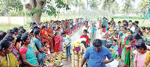ತೈಲೂರಮ್ಮ ದೇವಿಗೆ ತಂಬಿಟ್ಟಿನಾರತಿ