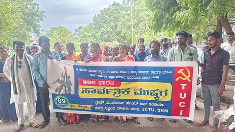 district koppal kims koppal d group workers protest