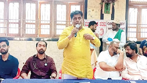 ಹೊಸಪೇಟೆ ಶಾದಿಮಹಲ್ ಆವರಣದಲ್ಲಿ ಹಮ್ಮಿಕೊಂಡಿದ್ದ ಆರೋಗ್ಯ ಉಚಿತ ತಪಾಸಣಾ ಶಿಬಿರದಲ್ಲಿ ಹುಡಾ ಅಧ್ಯಕ್ಷ ಎಚ್.ಎನ್.ಮೊಹಮ್ಮದ್ ಇಮಾಮ್ ನಿಯಾಜಿ ಮಾತನಾಡಿದರು. ಅಂಜುಮನ್ ಕಮಿಟಿ ಪದಾಧಿಕಾರಿಗಳಾದ ಎಂ.ಫೈರೋಜ್ ಖಾನ್, ವೈದ್ಯರಾದ ಶುಭೋದಯ, ಶ್ರೀಯಾ ಗೊಲ್ಲಮೊವಿ, ಮೊಹಮ್ಮದ್ ಜುನೆದ್ ಇತರರಿದ್ದರು.