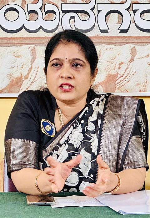 12 MANJU 03