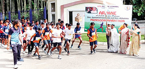 ಎಸ್‌ಟಿಜಿ ಶಿಕ್ಷಣ ಸಂಸ್ಥೆಯಲ್ಲಿ ಮಾನ್ಸೂನ್ ಮ್ಯಾರಥಾನ್