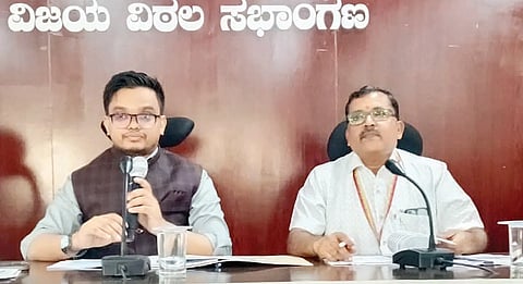 ಹೊಸಪೇಟೆ ಡಿಎಚ್‌ಒ ಕಚೇರಿಯಲ್ಲಿ ಹಮ್ಮಿಕೊಂಡಿದ್ದ ಅತಿಸಾರ ಭೇದಿ ನಿಯಂತ್ರಣ ಅಂತರ ಇಲಾಖೆ ಸಮನ್ವಯ ಸಮಿತಿ ಸಭೆಯಲ್ಲಿ ಜಿಪಂ ಸಿಇಒ ನೋಂಗ್ಜಾಯ್ ಮೊಹಮ್ಮದ್ ಅಲಿ ಅಕ್ರಂ ಷಾ ಮಾತನಾಡಿದರು. ಡಿಎಚ್‌ಒ ಡಾ.ಎಲ್.ಆರ್.ಶಂಕರ್ ಇದ್ದರು.