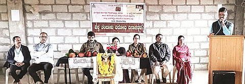 ಸುಂಟಿಕೊಪ್ಪದ ಸರ್ಕಾರಿ ಪದವಿ ಪೂರ್ವ ಕಾಲೇಜಿನಲ್ಲಿ ಆಯೋಜಿಸಿದ್ದ ಕಾರ್ಯಕ್ರಮದಲ್ಲಿ ಪಂಚಾಯಿತಿ ಅಭಿವೃದ್ಧಿ ಅಧಿಕಾರಿ ಲೋಕೇಶ್ ಮಾತನಾಡಿದರು.

