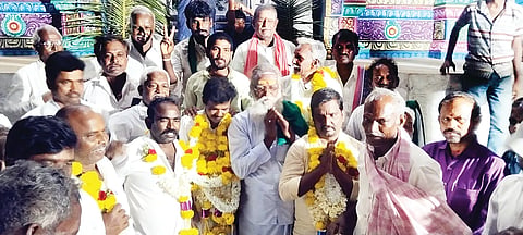 ಸಿರಿಗೇರಿ ಪ್ರಾಥಮಿಕ ಕೃಷಿ ಪತ್ತಿನ ಸಹಕಾರ ಸಂಘಕ್ಕೆ ನಿರ್ದೇಶಕರ ಸ್ಥಾನಕ್ಕೆ ಆಯೋಜಿಸಿದ್ದ ಚುನಾವಣೆಯಲ್ಲಿ ಗೆಲುವು ಸಾಧಿಸಿದ ಅಭ್ಯರ್ಥಿಗಳು ಸಂಭ್ರಮಿಸಿದರು.