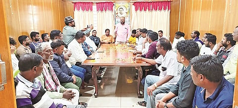 ಹೊಳೆನರಸೀಪುರದ ಪ್ರವಾಸಿ ಮಂದಿರದಲ್ಲಿ ಕೋಂಗಲಬೀಡು ಆನಂದ್ ಅವರ ಶ್ರದ್ಧಾಂಜಲಿ ಸಭೆ ಆಯೋಜಿಸಲಾಗಿತ್ತು.