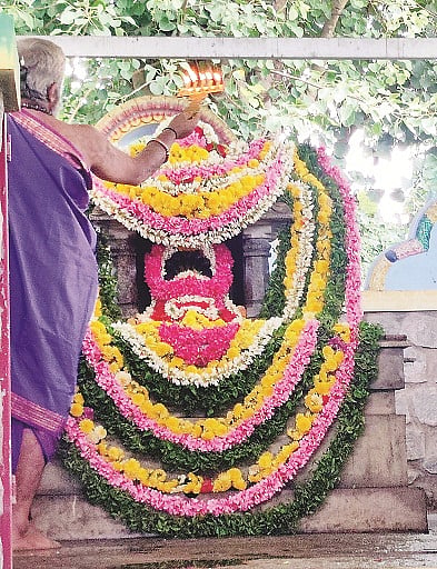  ಸೋಮವಾರಪೇಟೆ ತಾಲೂಕಿನ ಸಿದ್ಧಲಿಂಗಪುರ, ಅರಸಿನಕುಪ್ಪೆಯ ಶ್ರೀ ಮಂಜುನಾಥ ಸ್ವಾಮಿ ಮತ್ತು  ನವನಾಗನಾಥ ಸನ್ನಿಧಿಯಲ್ಲಿ ನಾಗರ ಪಂಚಮಿ ಪ್ರಯುಕ್ತ ವಿಶೇಷ ಪೂಜೆ ನಡೆಯಿತು. 