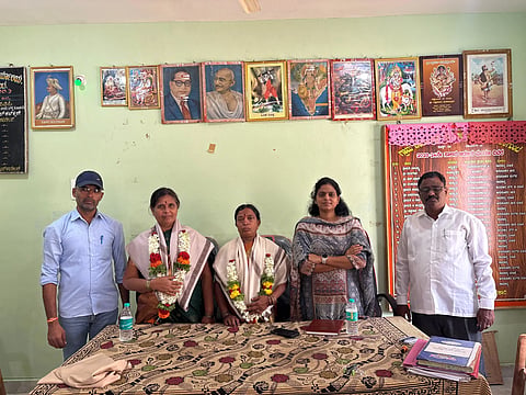 ಕಾನಹೊಸಹಳ್ಳಿ ಸಮೀಪದ ಹಿರೇಕುಂಬಳಗುಂಟೆ ಗ್ರಾಪಂಗೆ ಚಂದ್ರಮ್ಮ ಅಧ್ಯಕ್ಷೆ, ದುರುಗಮ್ಮ ಉಪಾಧ್ಯಕ್ಷೆಯಾಗಿ ಆವಿರೋಧ ಆಯ್ಕೆಯಾದರು. ತಹಸೀಲ್ದಾರ್ ವಿ.ಕೆ.ನೇತ್ರಾವತಿ, ಪಿಡಿಒ ನಿಂಗಪ್ಪ, ಕಾರ್ಯದರ್ಶಿ ಕೊಟ್ರೇಶ ಇದ್ದರು