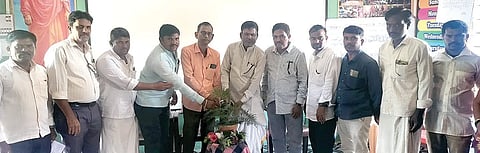ಹನುಮಸಾಗರ ಸಮೀಪದ ಮಿಯ್ಯಪೂರ ಸಹಿಪ್ರಾ ಶಾಲೆಯಲ್ಲಿ ಹಮ್ಮಿಕೊಂಡಿದ್ದ ಮಾನವೀಯ ಮೌಲ್ಯಗಳು, ಶಿಕ್ಷಣ ಕುರಿತ ಕಾರ್ಯಾಗಾರ ಹಾಗೂ ಪತ್ರಿಕಾ ದಿನ ಕಾರ್ಯಕ್ರಮವನ್ನು ಶಿಕ್ಷಣ ಪ್ರೇಮಿ ವಿರೂಪಾಕ್ಷಗೌಡ ಮ್ಯಾಗೇರಿ ಉದ್ಘಾಟಿಸಿದರು. ಸಂಪನ್ಮೂಲ ವ್ಯಕ್ತಿ ನಾಗನಗೌಡ ಪೊಲೀಸ್‌ಪಾಟೀಲ್, ಮುಖ್ಯಶಿಕ್ಷಕ ಖಾಜಾ ಹುಸೇನ್ ಒಂಟೆಳಿ, ಗ್ರಾಪಂ ಸದಸ್ಯ ಶರಣಗೌಡ ಮ್ಯಾಗೇರಿ ಇತರರಿದ್ದರು.
