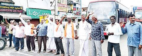 ರೈತರ ಬದುಕಿನ ಮೇಲೆ ಕಾಂಗ್ರೆಸ್ ಚೆಲ್ಲಾಟ