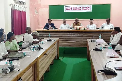 A guarantee meeting should be organized at the gram panchayat level.
